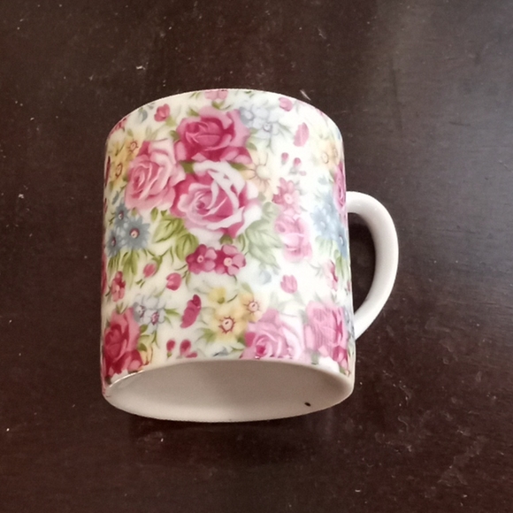 Teacups - Picture 2 of 16